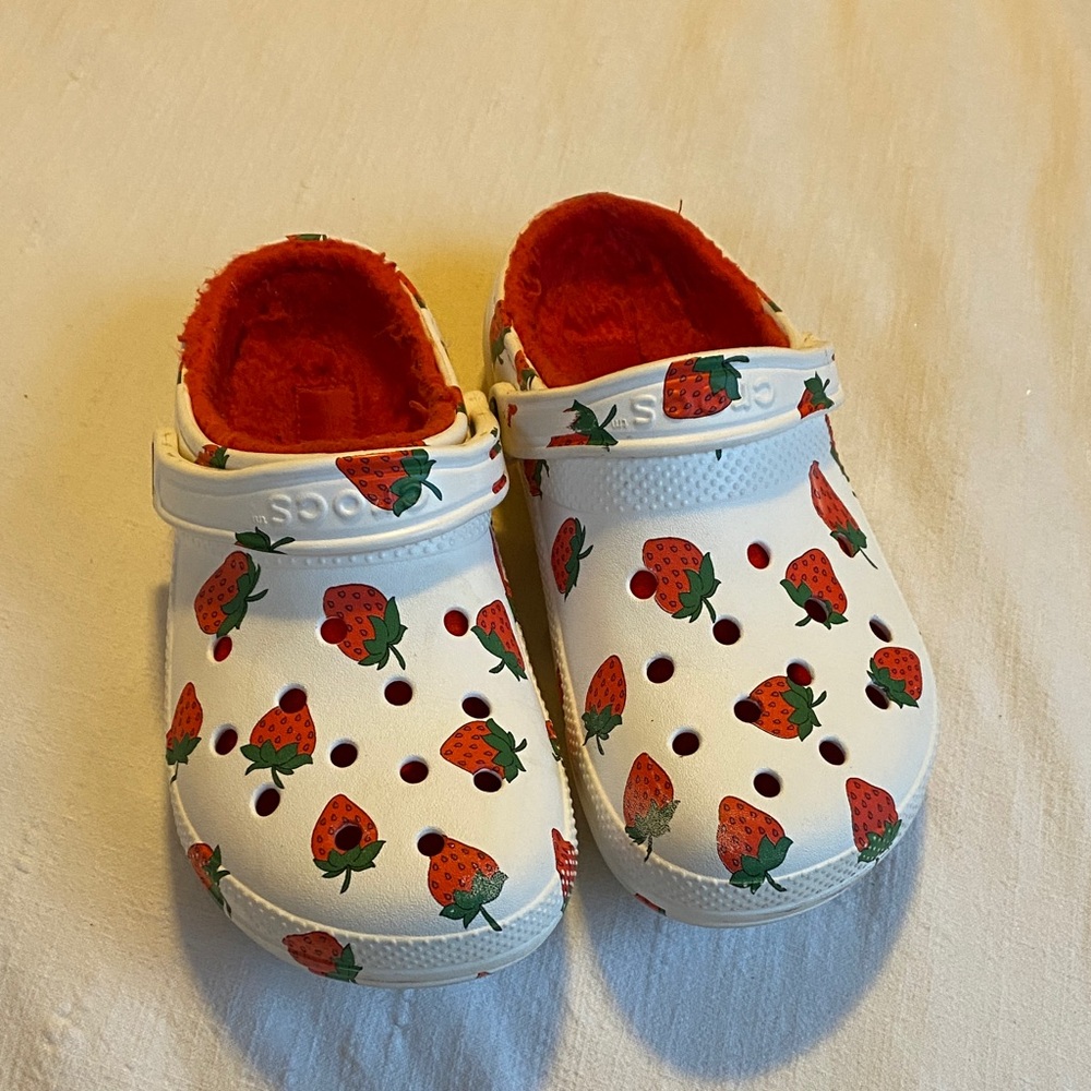 CROCS Vacay Vibes 🍓